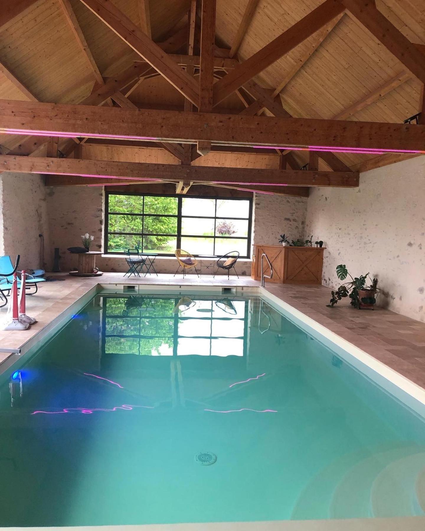 Villa MAISON DE VACANCES AVEC PISCINE INTERIEURE - Le Grand Champagne à Saint-Victeur Extérieur photo